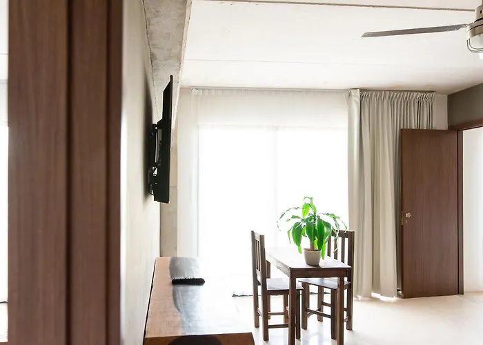 Sunday 52, Hotel 4*