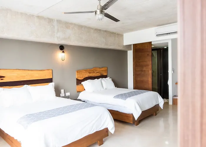 Sunday 52, Hotel 4*